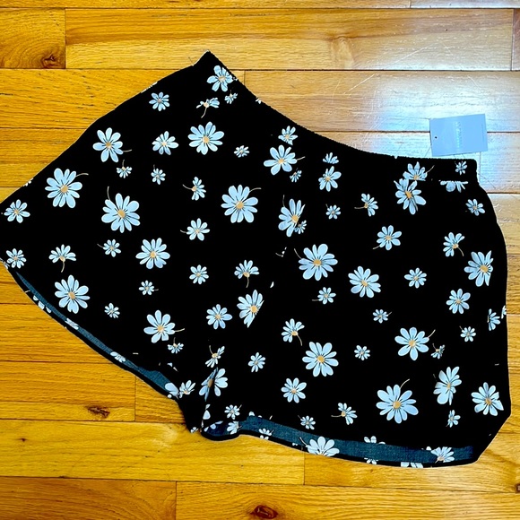 Forever21 Plus Size Floral Shorts - Picture 2 of 4